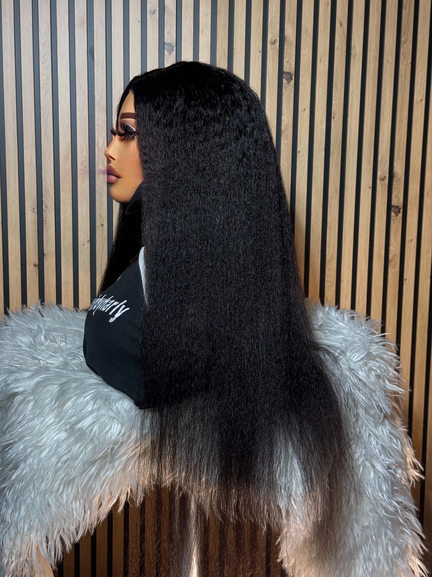 Kinky Straight Lace Wig – Natural Volume & Sleek Length