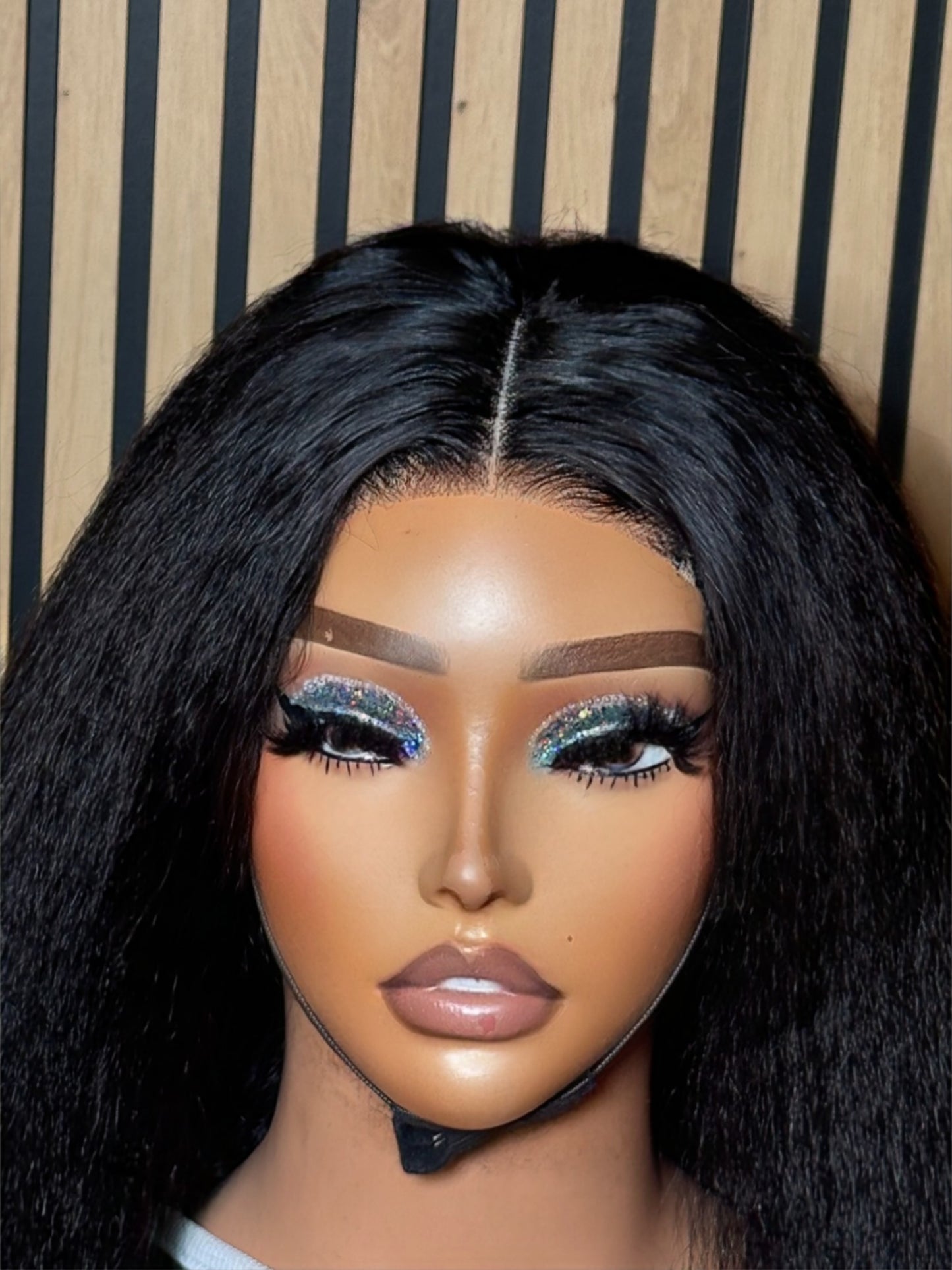 Kinky Straight Lace Wig – Natural Volume & Sleek Length