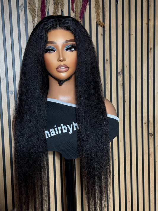 Kinky Straight Lace Wig – Natural Volume & Sleek Length