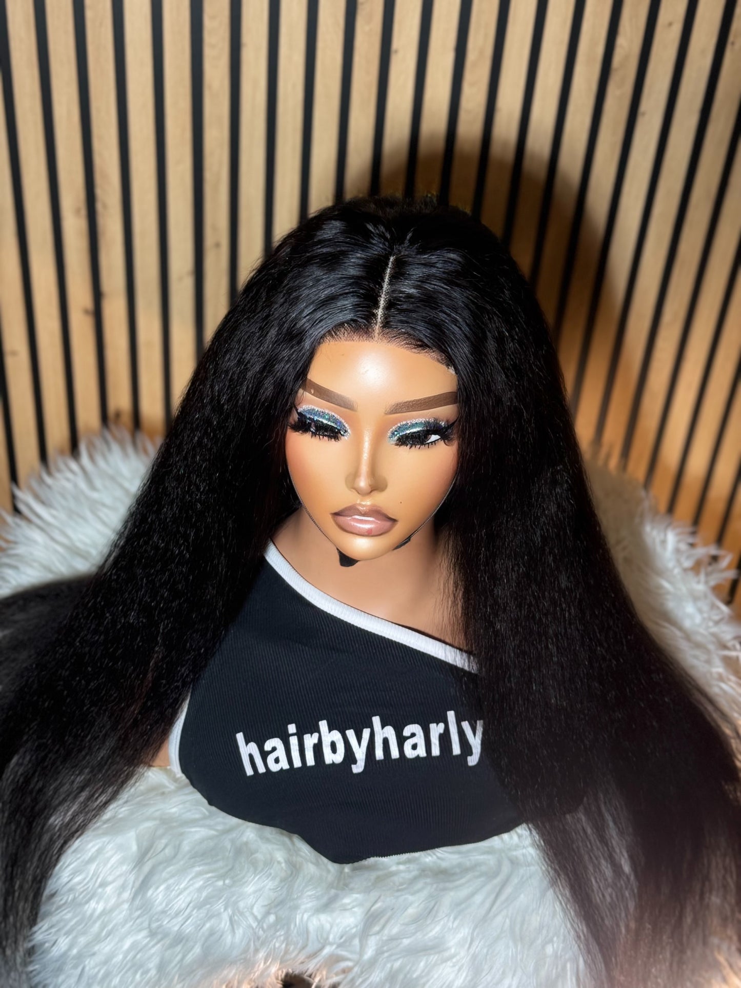 Kinky Straight Lace Wig – Natural Volume & Sleek Length